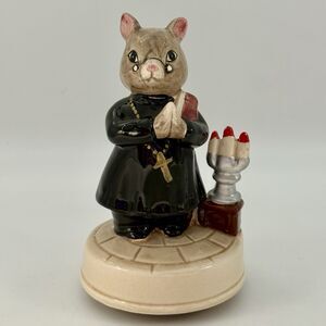 Schmid Vintage Praying Priest Mouse Musical Figurine “Over The Rainbow “  Japan